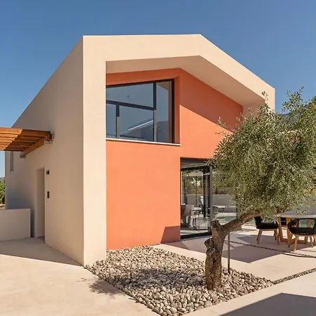 Black Mountain Villa *