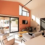 Black Mountain Villa *